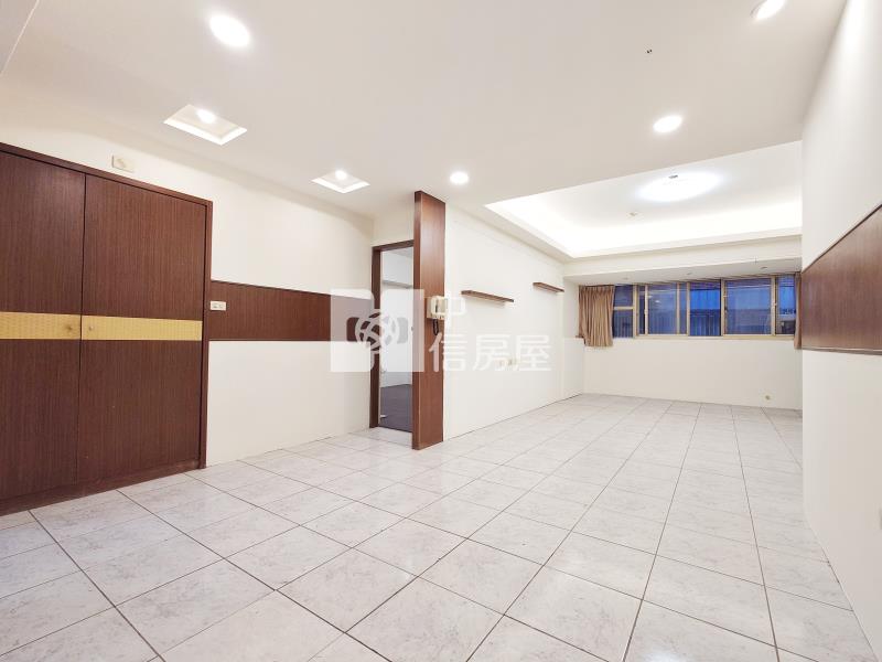 傑出家園4房車位房屋室內格局與周邊環境