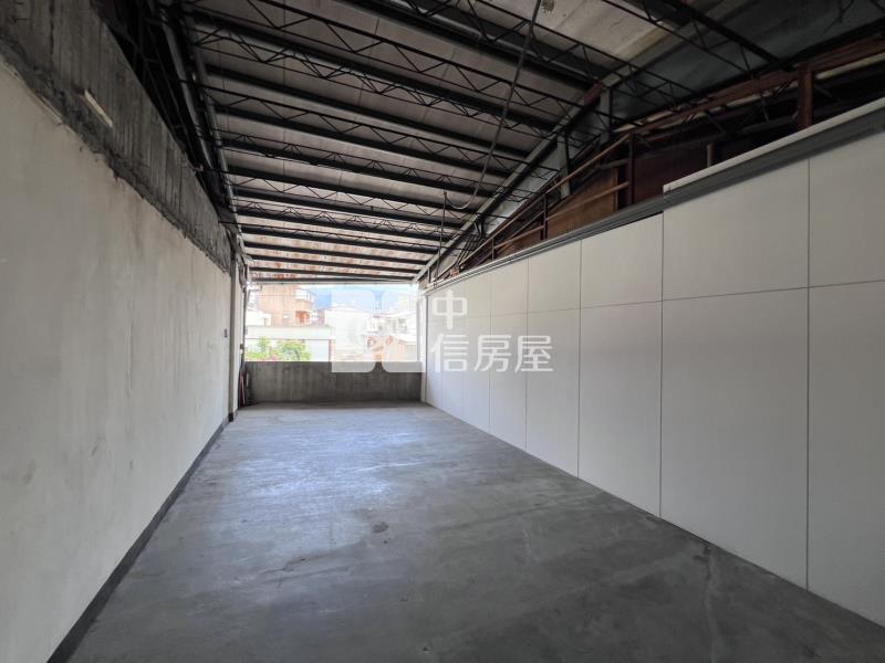 育英美透天房屋室內格局與周邊環境