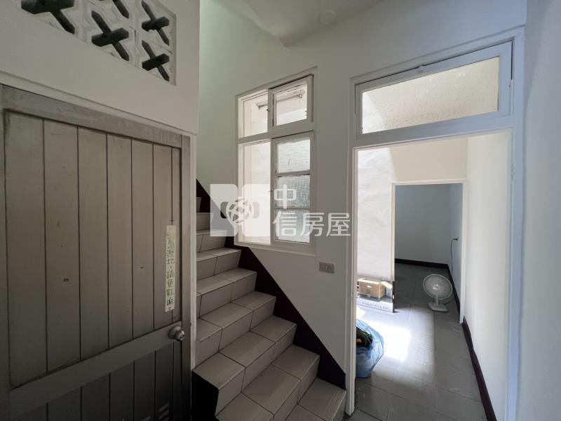 育英美透天房屋室內格局與周邊環境