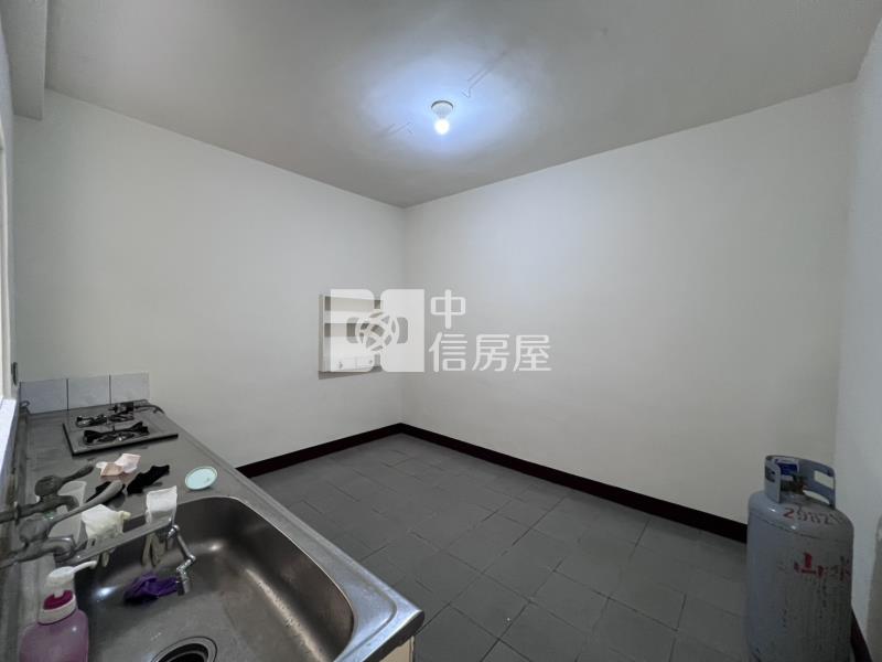 育英美透天房屋室內格局與周邊環境