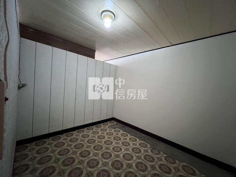育英美透天房屋室內格局與周邊環境