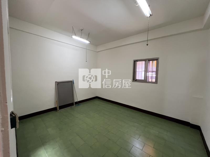 育英美透天房屋室內格局與周邊環境