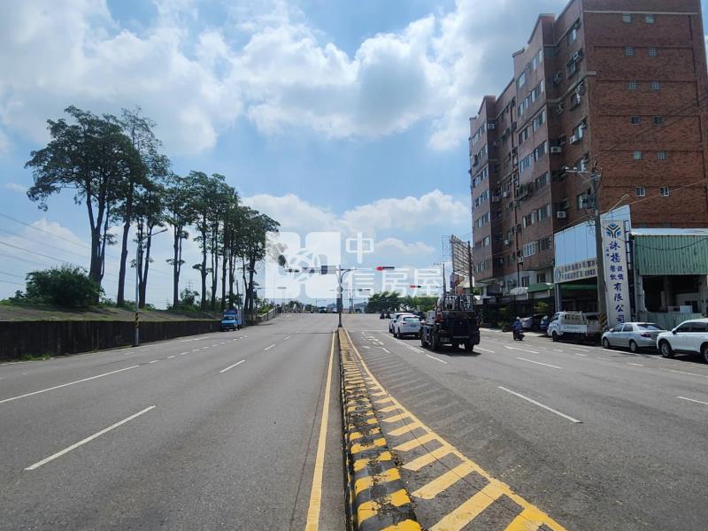 中華北路超值金店面房屋室內格局與周邊環境