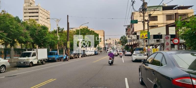 臺中東勢市心買地送合法屋房屋室內格局與周邊環境