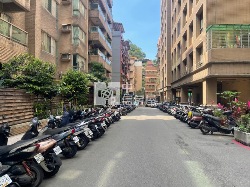 ●三坑火車站旁正1樓停車倉庫房屋室內格局與周邊環境