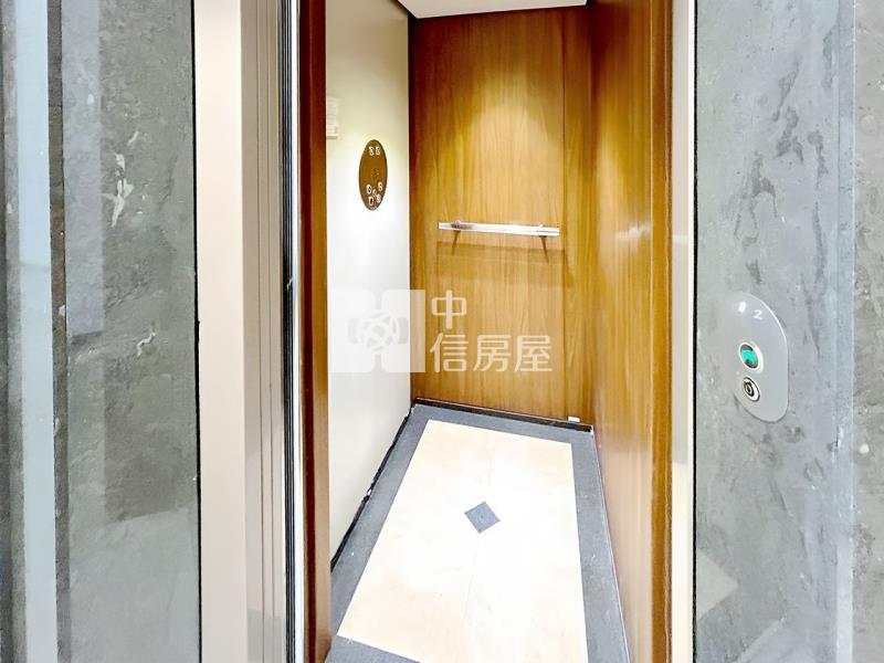 巨城全新電梯店面+3車位房屋室內格局與周邊環境