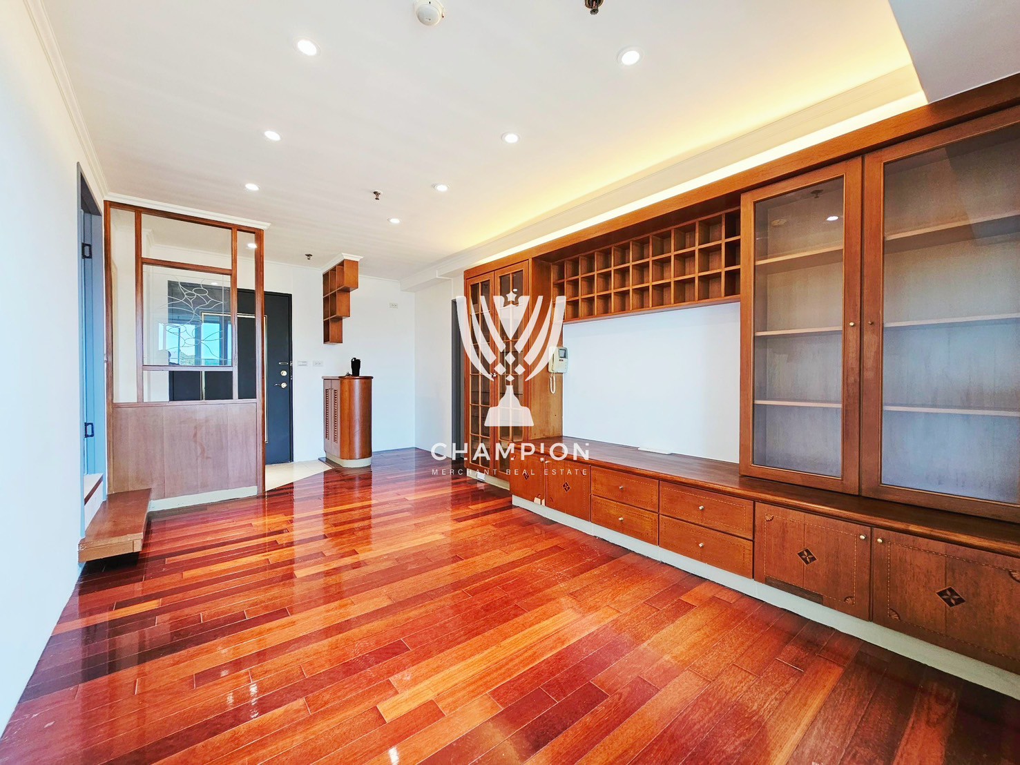 【冠軍】水美海景二房車位房屋室內格局與周邊環境