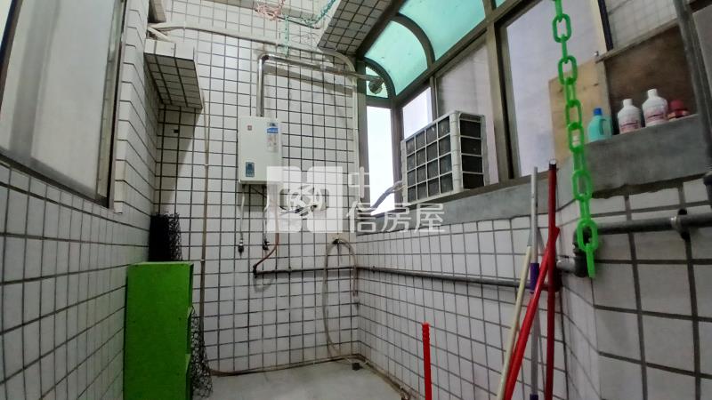 武陵高中工業宅附平面車位房屋室內格局與周邊環境