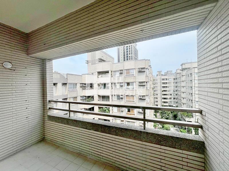 捷運文心櫻花站三房平車房屋室內格局與周邊環境