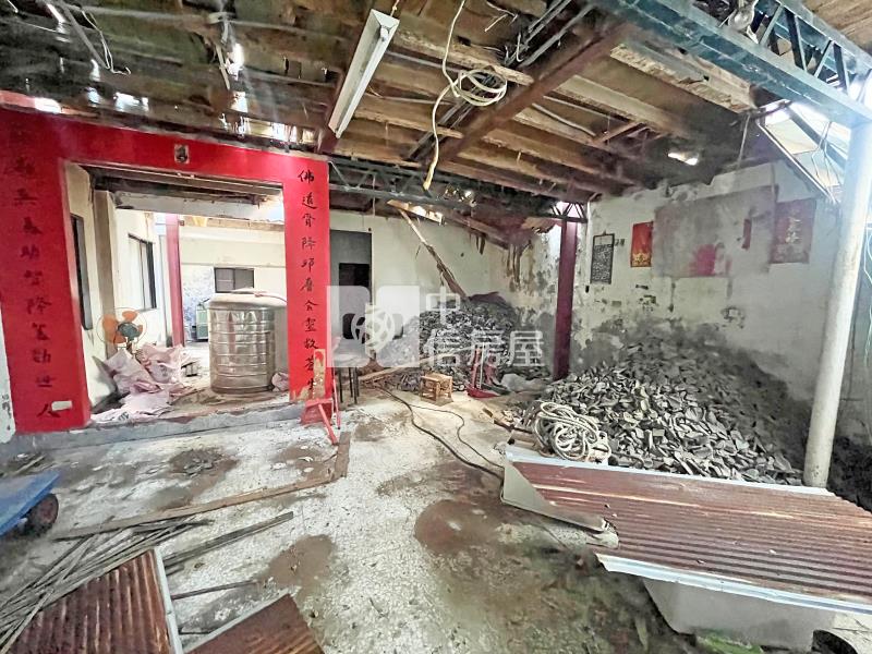 中區商業黃金地段-買地送厝房屋室內格局與周邊環境