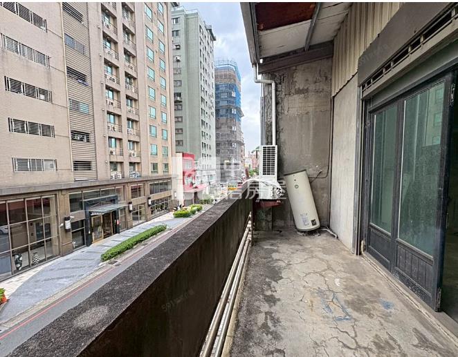 桃園藝文特區超大金店面房屋室內格局與周邊環境