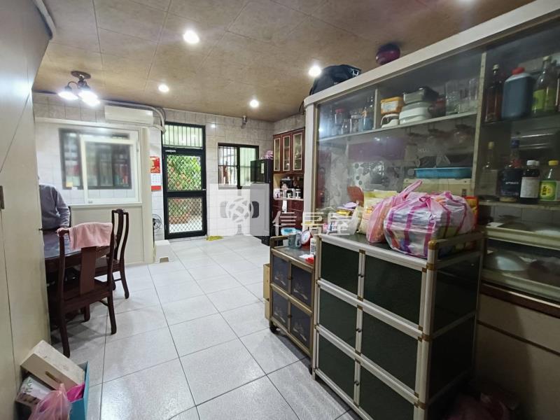 桃園藝文特區超大金店面房屋室內格局與周邊環境