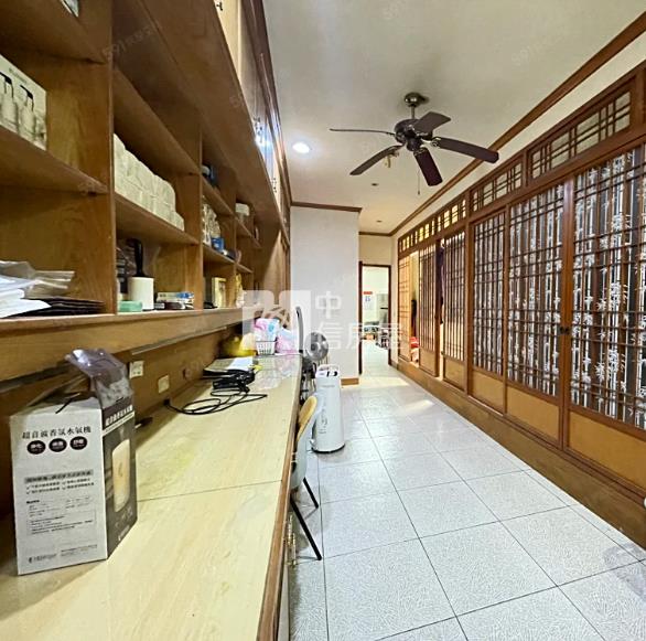 桃園藝文特區超大金店面房屋室內格局與周邊環境