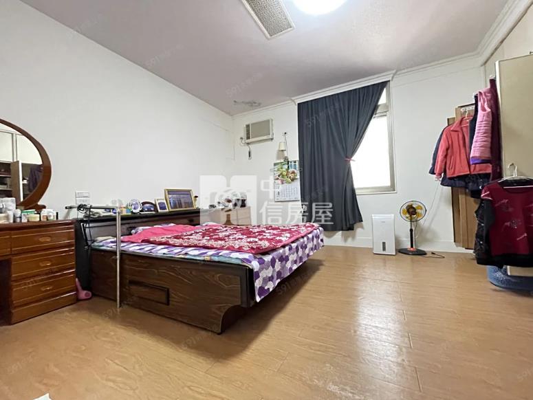 桃園藝文特區超大金店面房屋室內格局與周邊環境