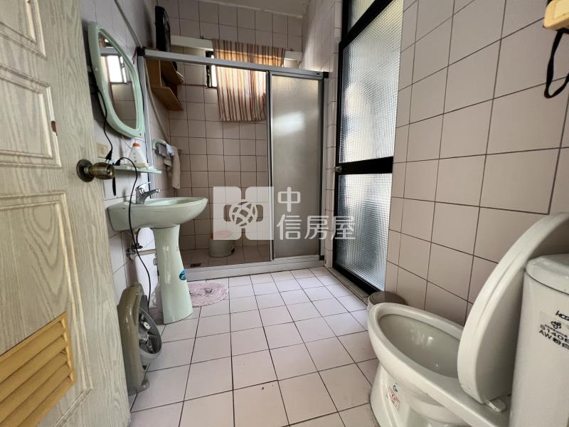 瑞塘國小旁雙車邊間透天可做店面房屋室內格局與周邊環境