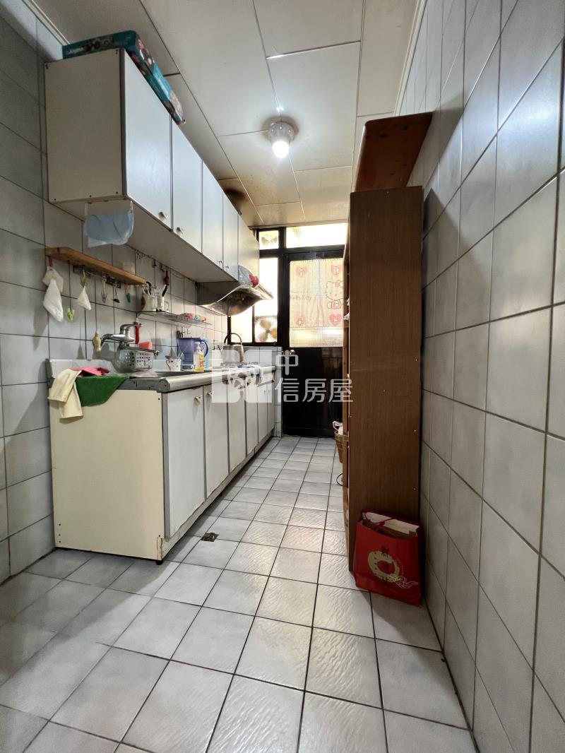 瑞塘國小旁雙車邊間透天可做店面房屋室內格局與周邊環境