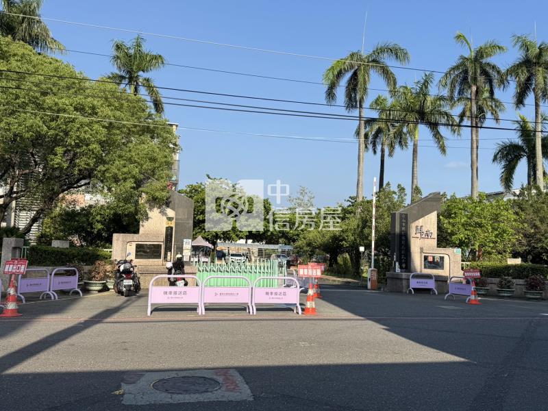市中心臨路透天房屋室內格局與周邊環境