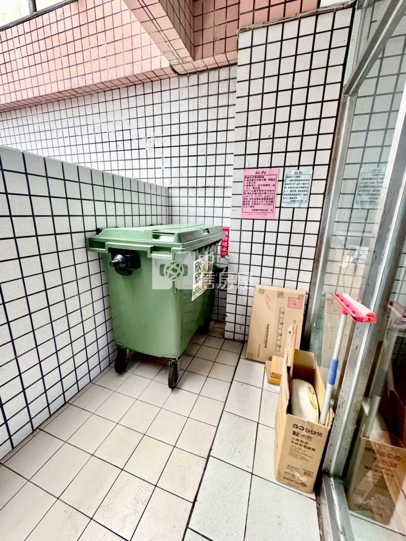 大業國中三房車位全新整理房屋室內格局與周邊環境