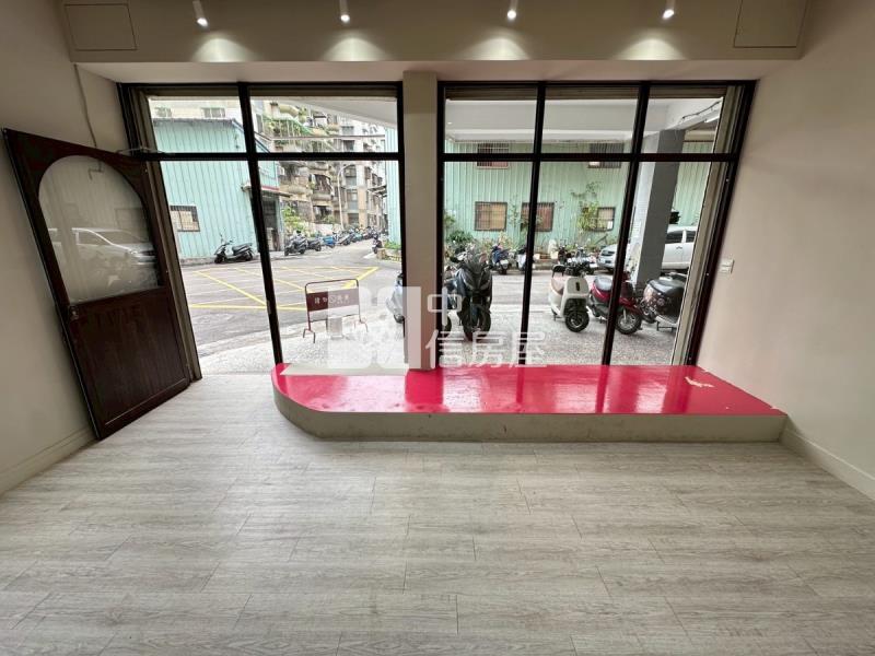 高cp值可停車營燈三角窗美店面房屋室內格局與周邊環境