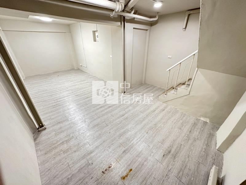 高cp值可停車營燈三角窗美店面房屋室內格局與周邊環境