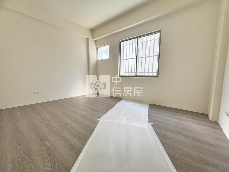 南投中興新村旁車庫透天房屋室內格局與周邊環境