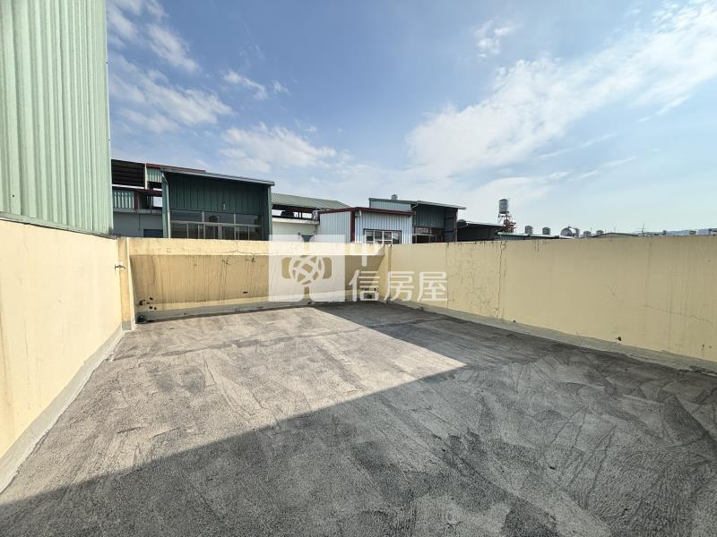 南投中興新村旁車庫透天房屋室內格局與周邊環境
