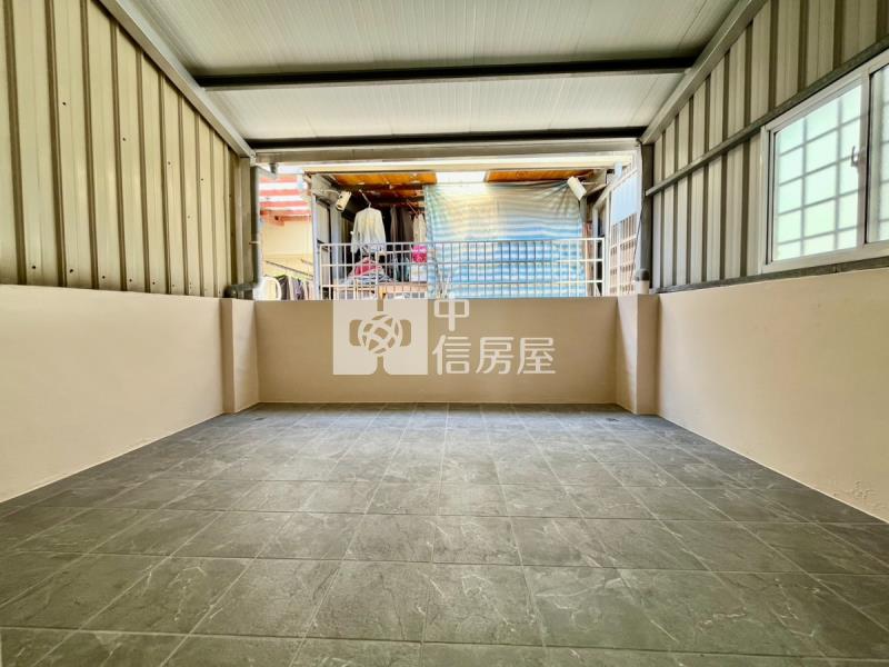 軟體園區震後門前停車透天房屋室內格局與周邊環境