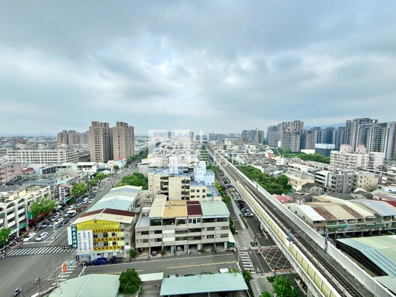 雙語學區衛浴開窗邊間大兩房車位房屋室內格局與周邊環境