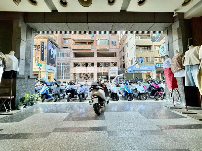 正精誠路上1+2樓大面寬店面房屋室內格局與周邊環境
