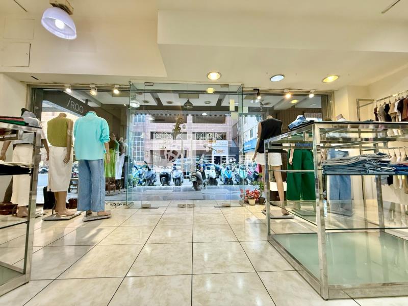 正精誠路上1+2樓大面寬店面房屋室內格局與周邊環境
