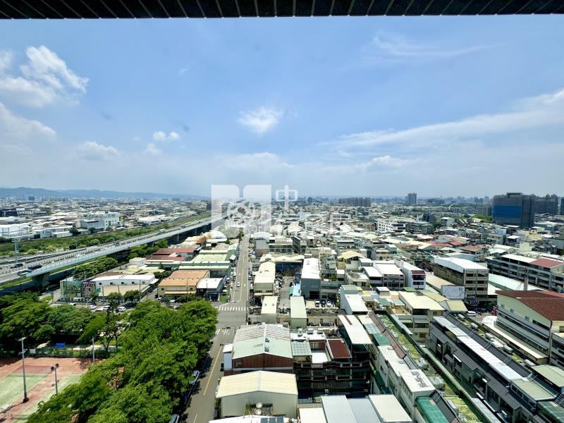 坤悅領秀|朝東山景宜居陽台B1平車大三房房屋室內格局與周邊環境