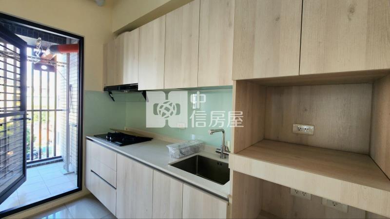 烏日高鐵岩倉富御2房車位房屋室內格局與周邊環境