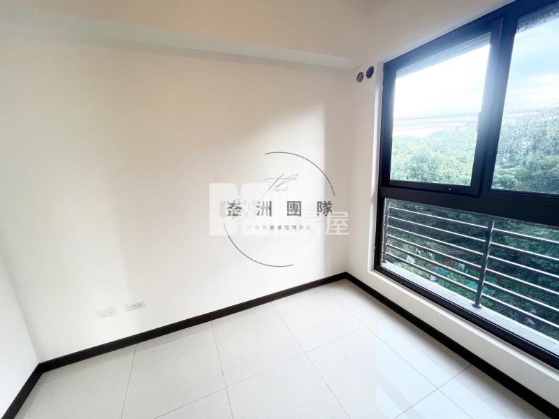鴻灃越採光美三車房屋室內格局與周邊環境