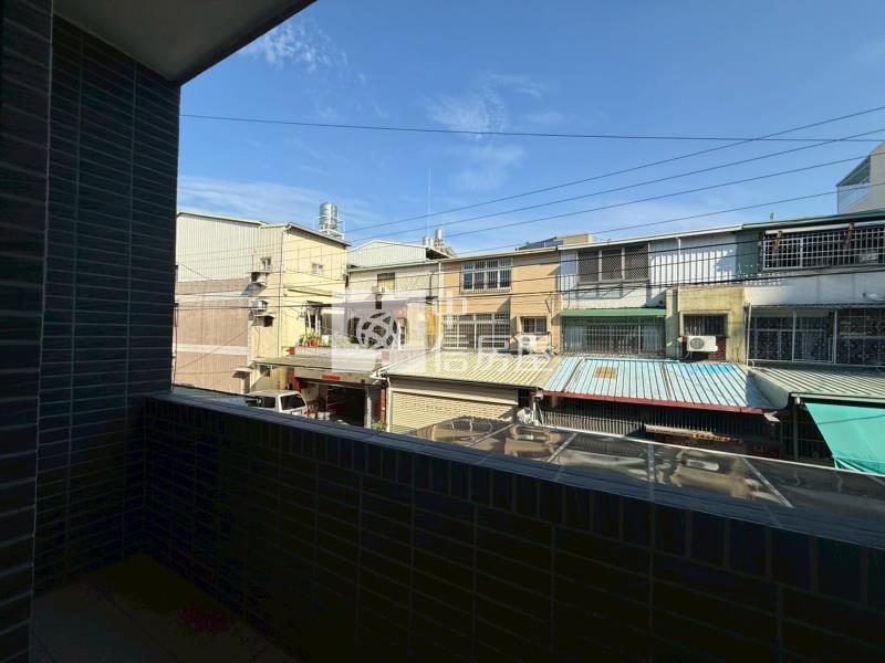 樹孝雙車透天房屋室內格局與周邊環境