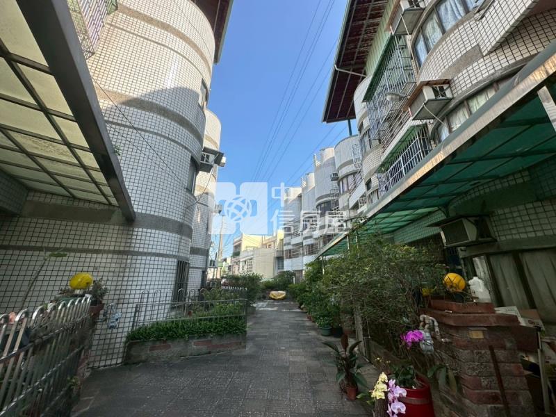 大里成功國中可隔孝親房雙車別墅房屋室內格局與周邊環境
