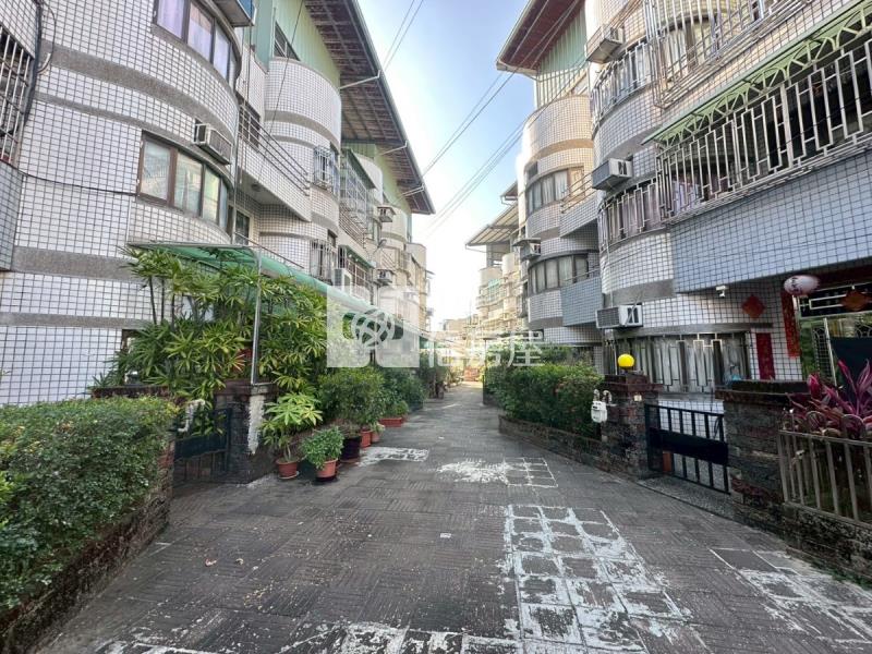 大里成功國中可隔孝親房雙車別墅房屋室內格局與周邊環境