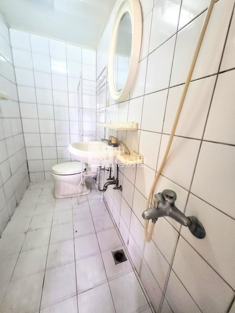 世賢國小旁車位3+1房房屋室內格局與周邊環境