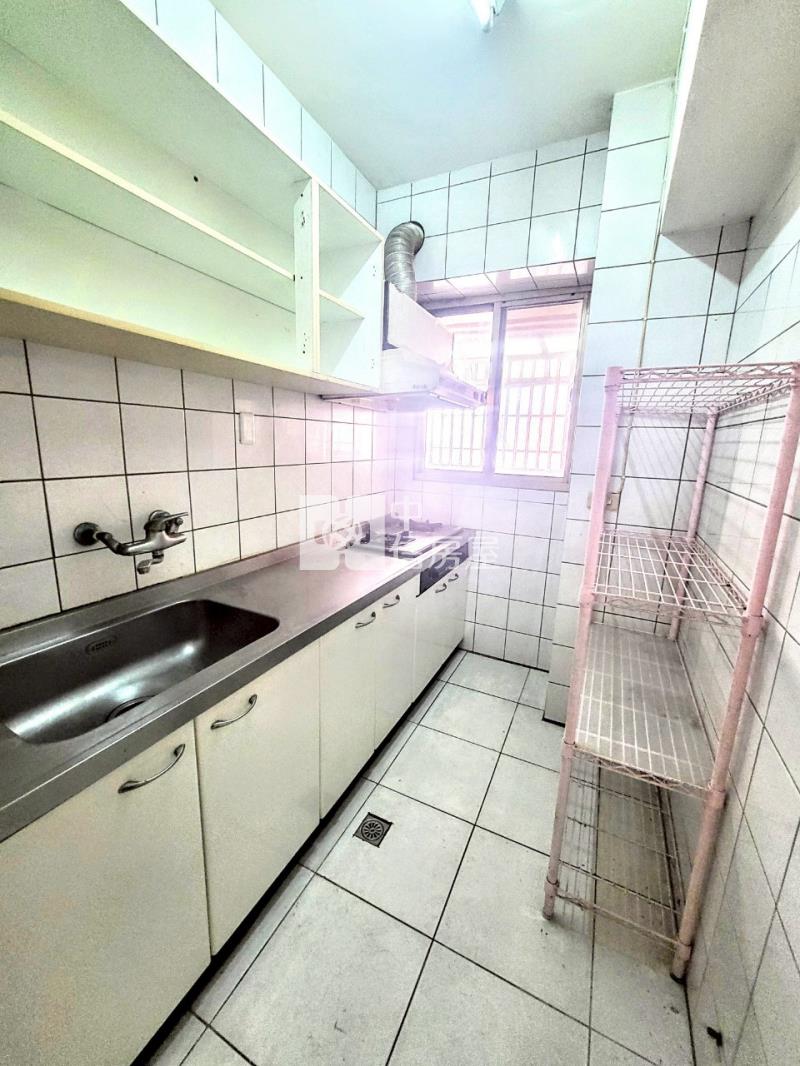 世賢國小旁車位3+1房房屋室內格局與周邊環境