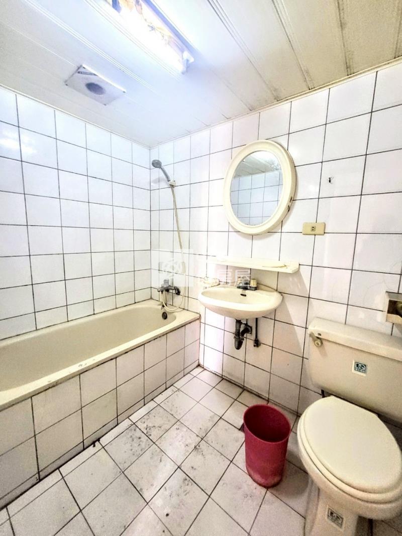 世賢國小旁車位3+1房房屋室內格局與周邊環境