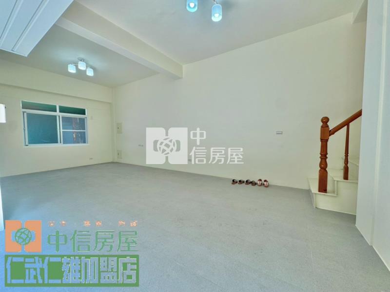 瑞隆商圈翻新車庫透天房屋室內格局與周邊環境