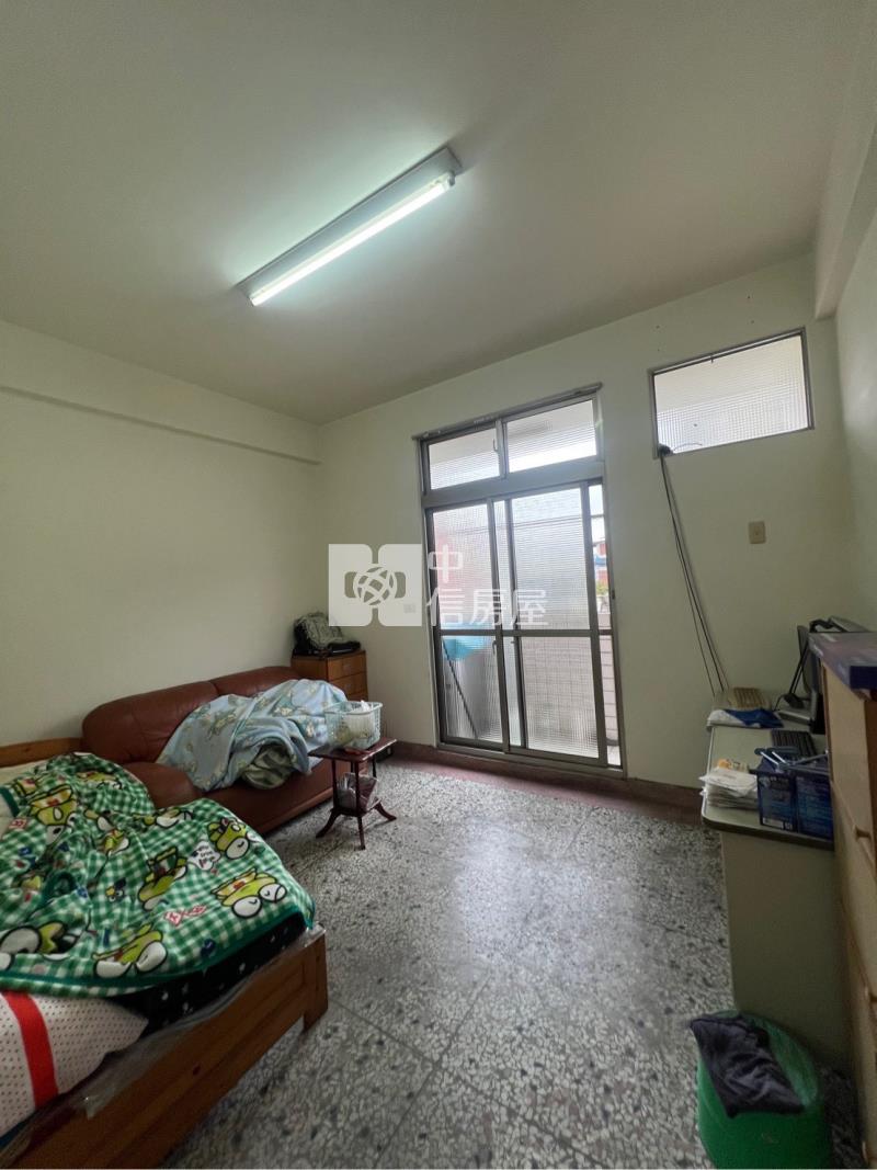 文心崇德商圈臨路透店房屋室內格局與周邊環境