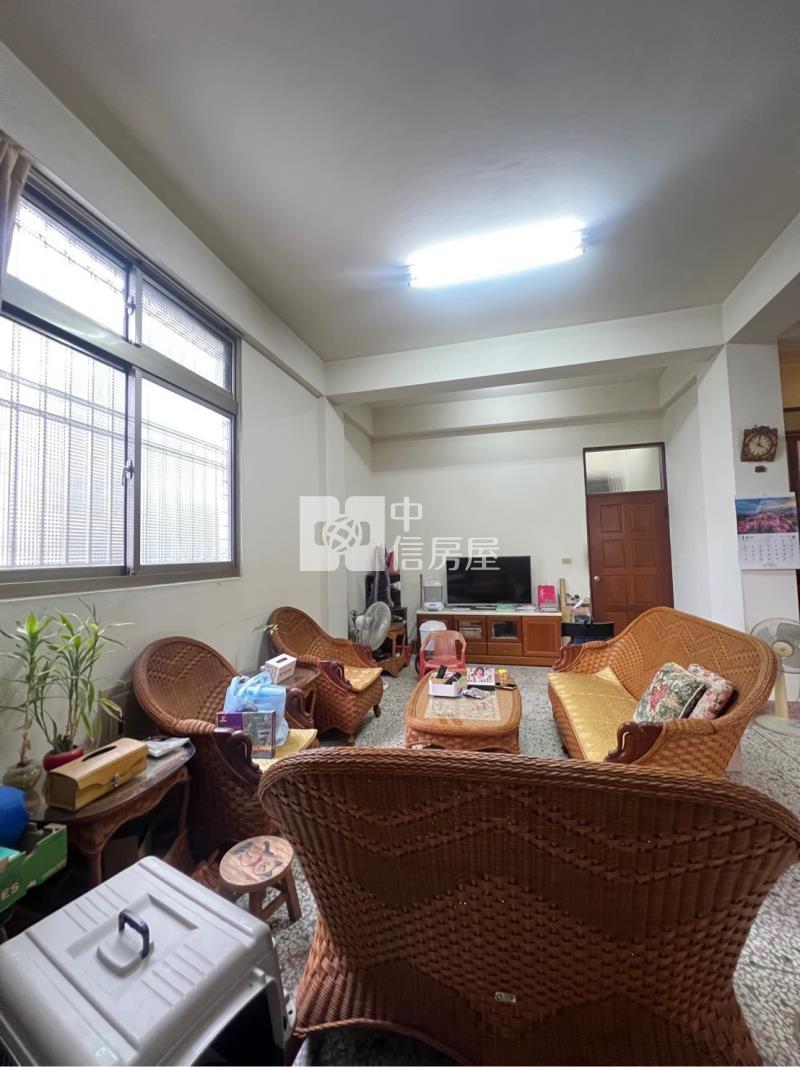 文心崇德商圈臨路透店房屋室內格局與周邊環境