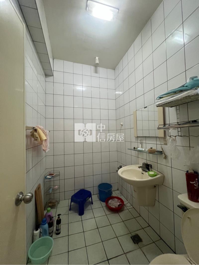 文心崇德商圈臨路透店房屋室內格局與周邊環境