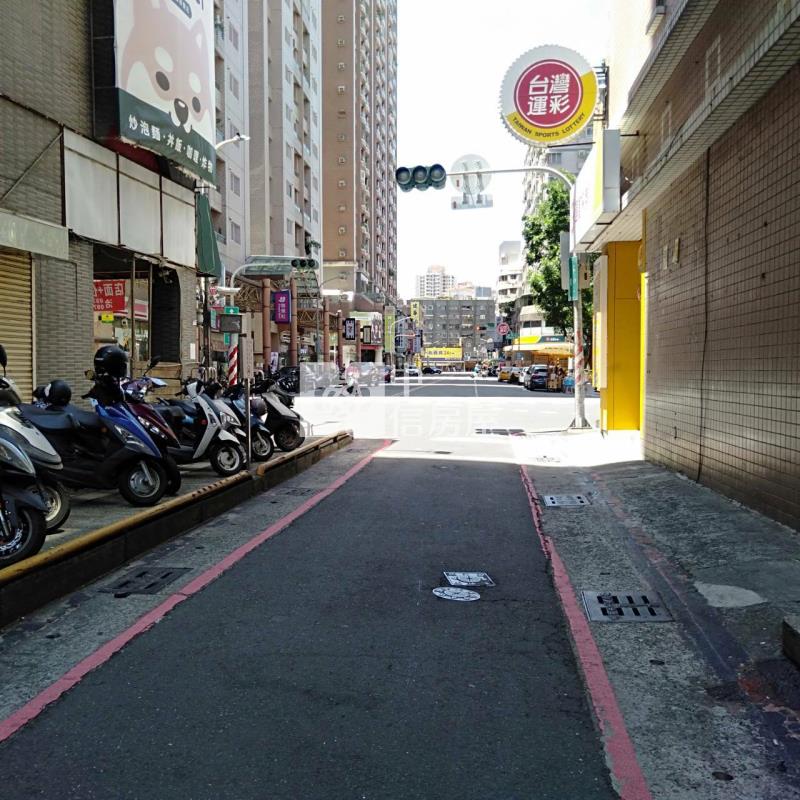 三民正興國中美3房房屋室內格局與周邊環境