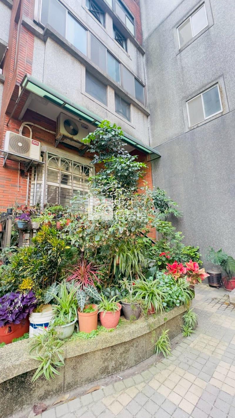 新坡稀有大四房車疊層美別墅房屋室內格局與周邊環境