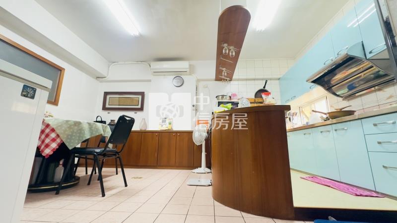 新坡稀有大四房車疊層美別墅房屋室內格局與周邊環境