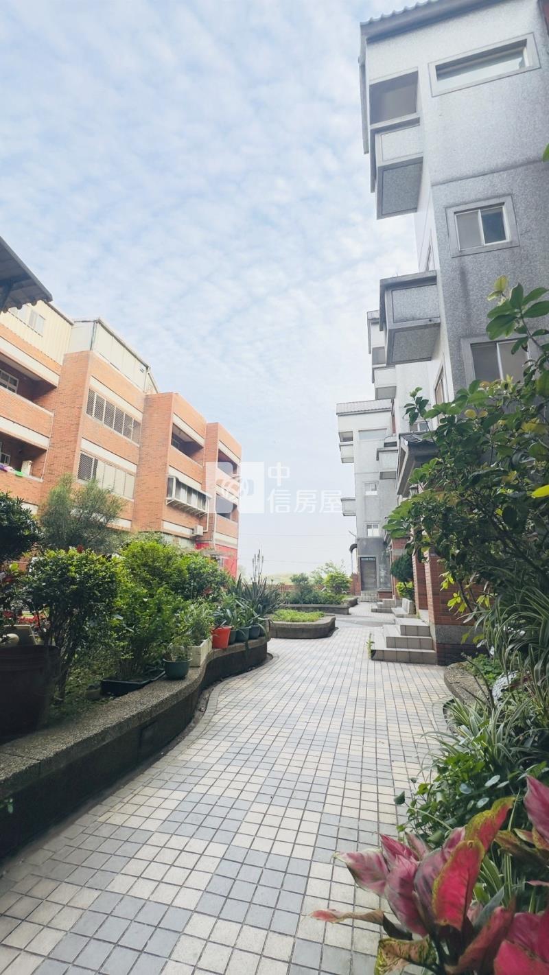 新坡稀有大四房車疊層美別墅房屋室內格局與周邊環境