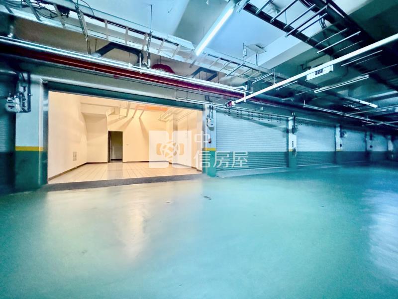 五權國中輕屋齡雙車別墅房屋室內格局與周邊環境