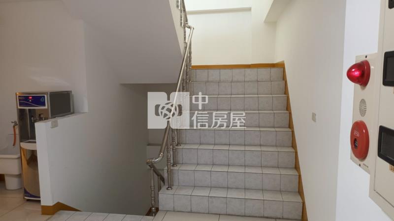 三角窗高投報店面房屋室內格局與周邊環境