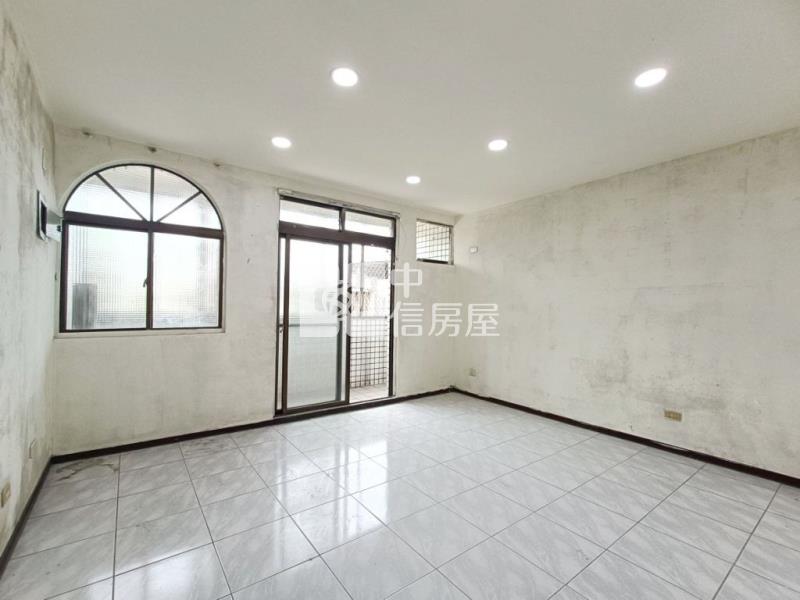 龍潭近渴望園區大地坪庭院透天房屋室內格局與周邊環境